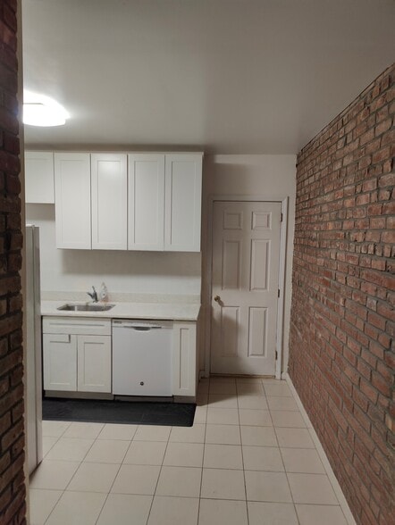 Building Photo - 2128 Newtown Ave