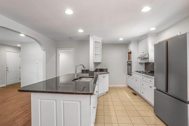 Building Photo - 3679 Donaldson Dr NE