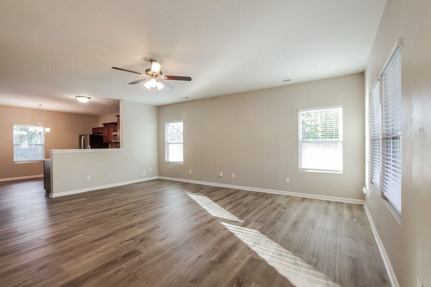 Building Photo - 6629 Covington Commons Dr