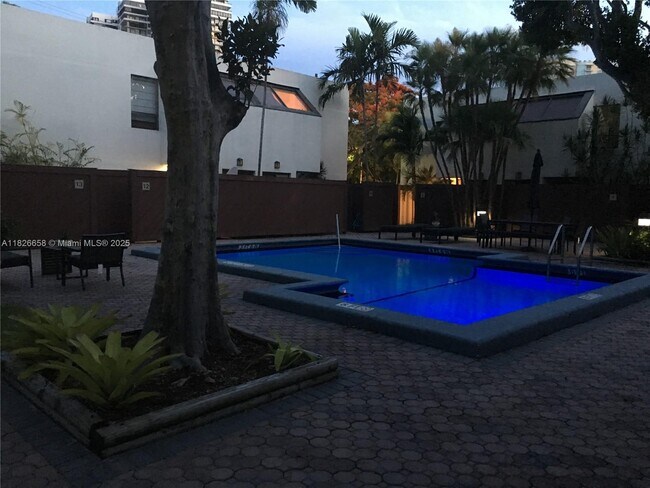 Building Photo - 2180 Brickell Ave