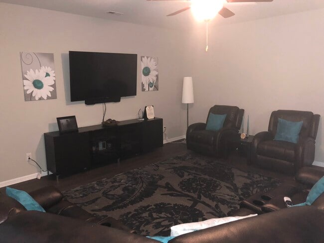 Building Photo - 13027 Rothe House Rd