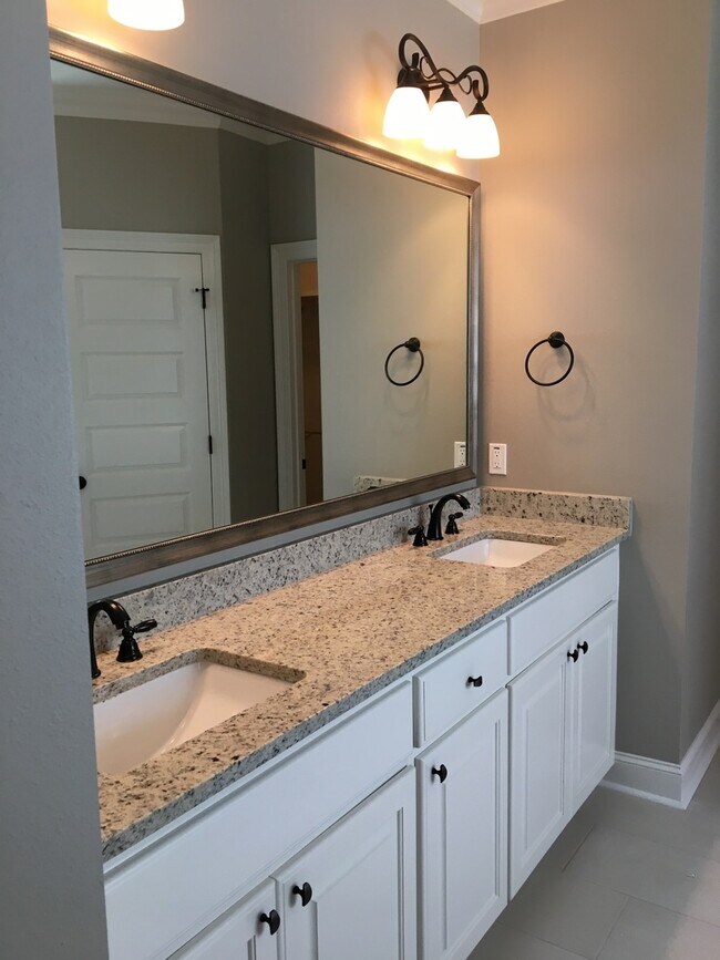 Building Photo - Brand new 3 br house by U club! dbl garage...