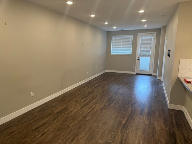 Building Photo - 2729 W 28th Ave