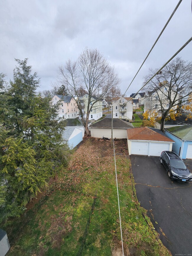 Building Photo - 106 Lyons St