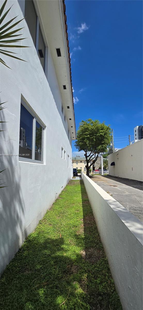 Building Photo - 3915 Ponce de Leon Blvd