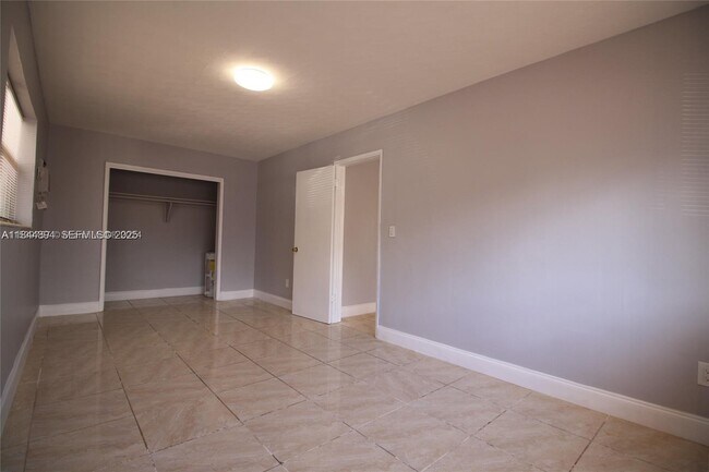 Building Photo - 317 SE 2nd St