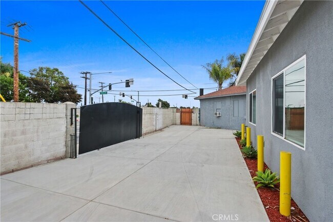 Building Photo - 14471 Newland St