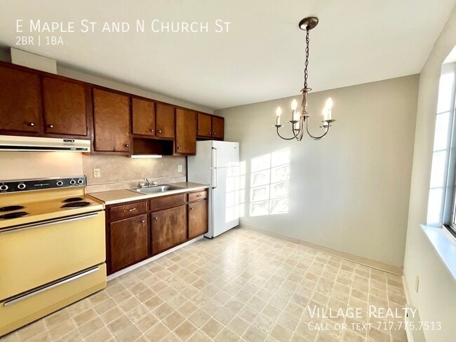 Building Photo - 361 E Maple St