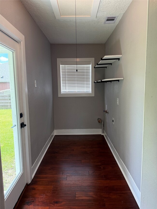 Building Photo - 8926 Courtney Dr