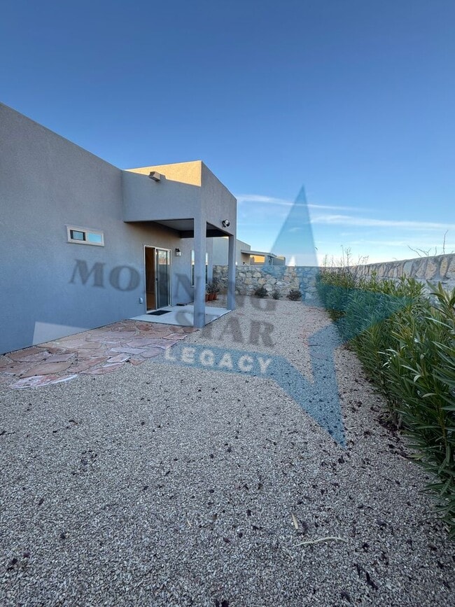 Building Photo - Newer home in desirable Metro area!