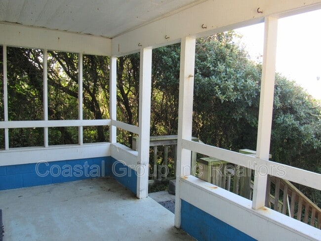 Building Photo - 3521 Bayside Ave