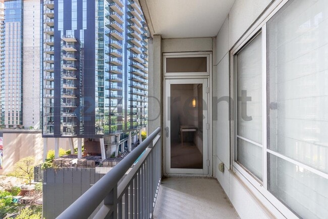 Building Photo - 603 Davis St