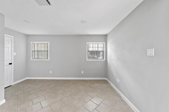 Building Photo - 234 W 27th St