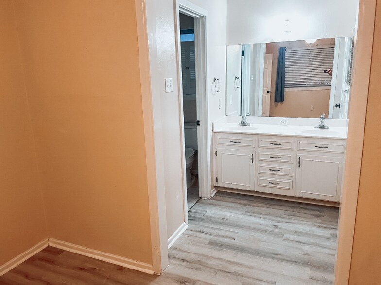 Building Photo - 4412 52nd St