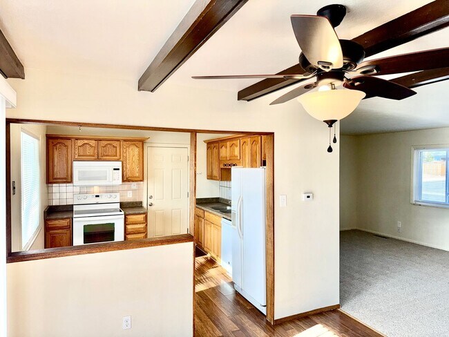 Building Photo - Three Bedroom Tri-Level Home in Garden Ranch