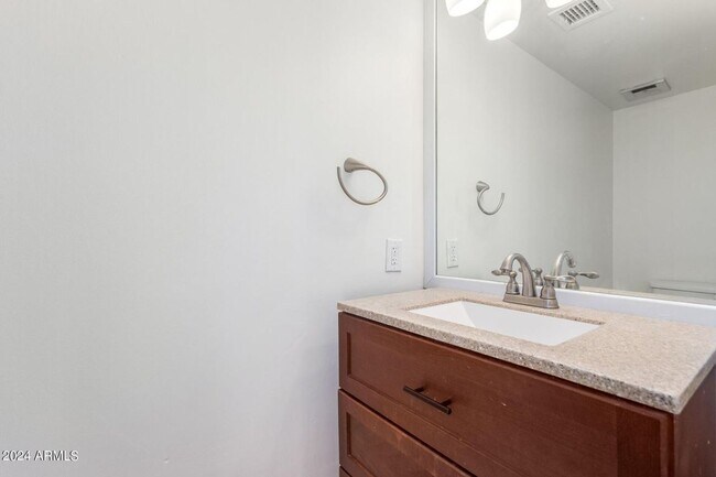 Building Photo - Beautiful townhome in Scottsdale!