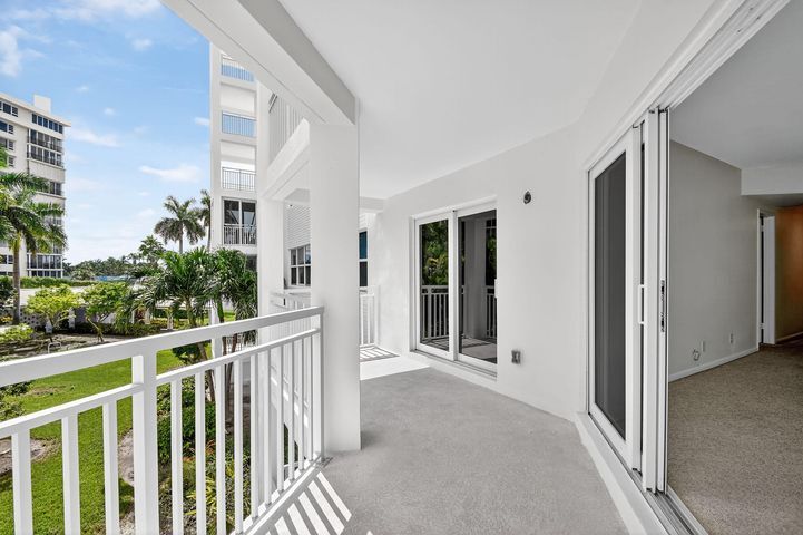 Building Photo - 1000 Lowry St