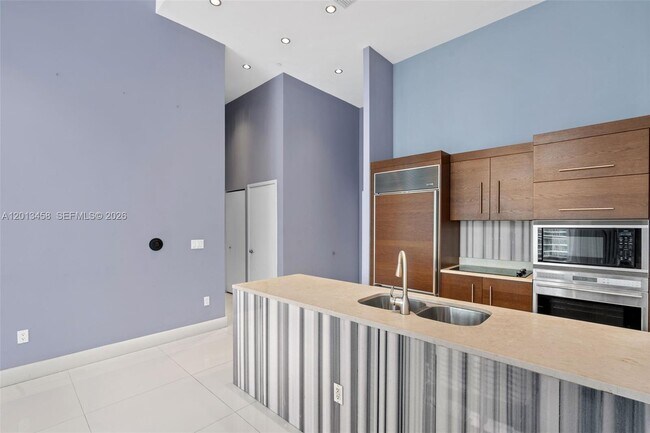 Building Photo - 475 Brickell Ave