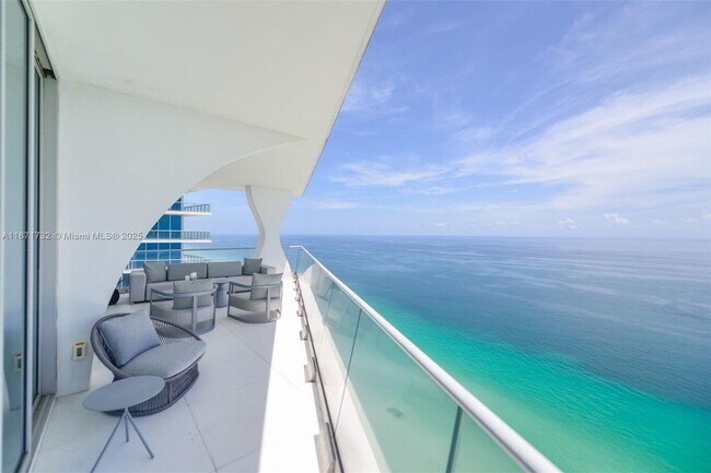Building Photo - 16901 Collins Ave