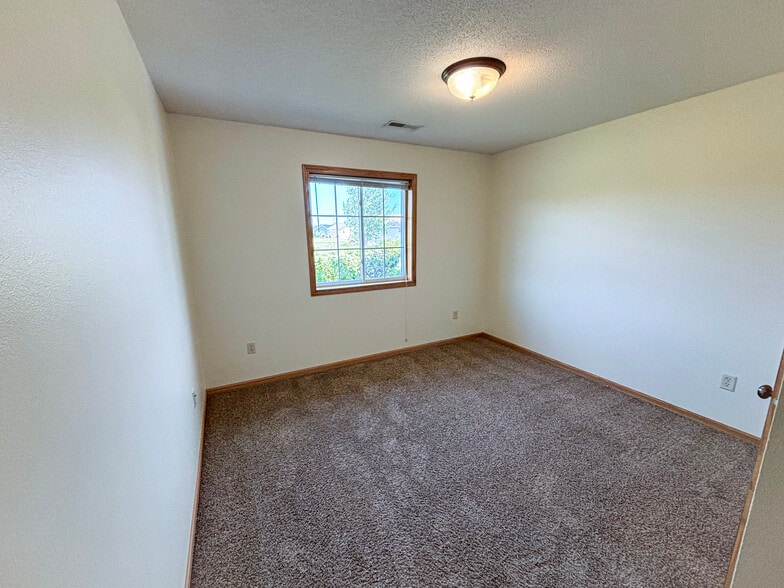 Building Photo - 5562 165th St E