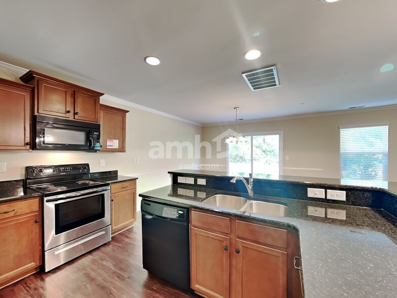 Building Photo - 371 Pulaski Dr SW