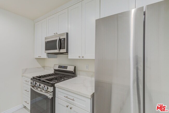 Building Photo - 1643 N Formosa Ave