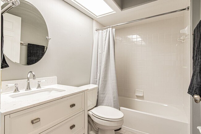 Building Photo - 12855 Devonshire Lakes Cir