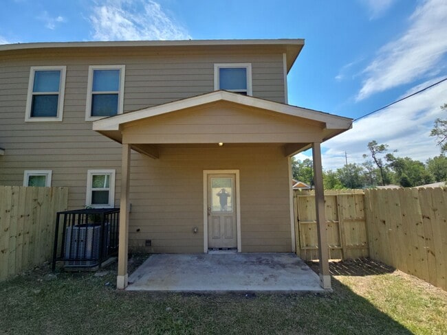 Building Photo - 9509 Madera Rd