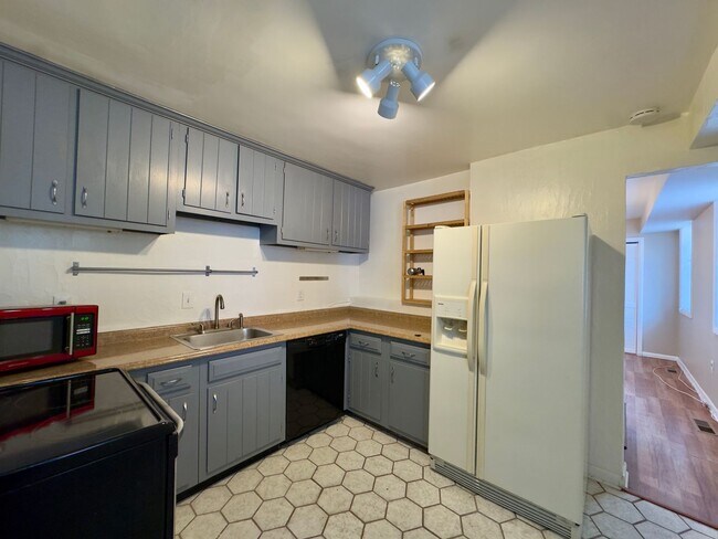 Building Photo - 678 Melvin Dr