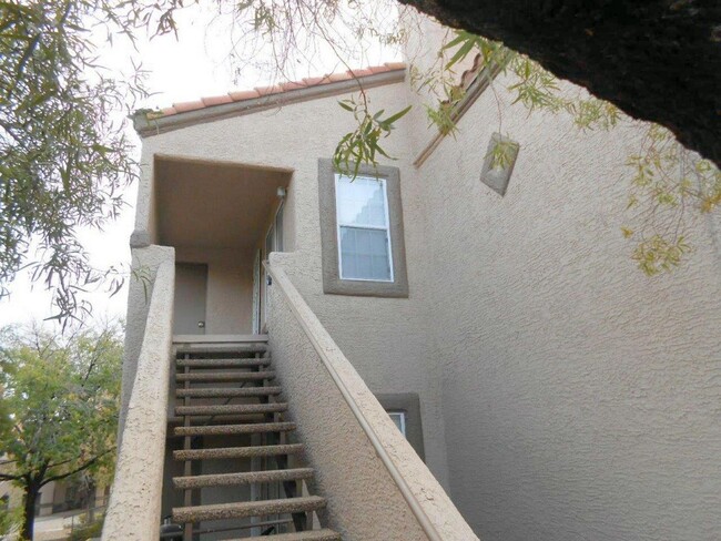 Primary Photo - Second Floor Condo with 2 Master Bedrooms ...