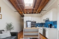 Building Photo - 1523 Oak St
