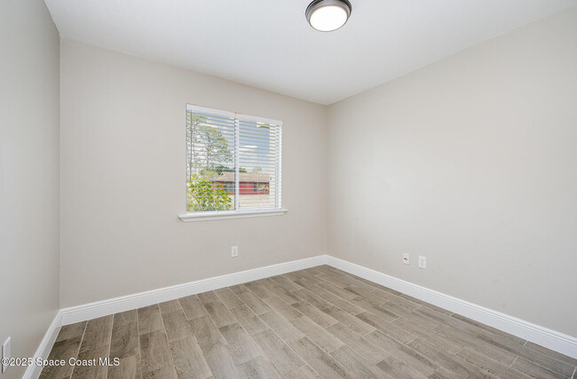 Building Photo - 1474 Lombard St NW