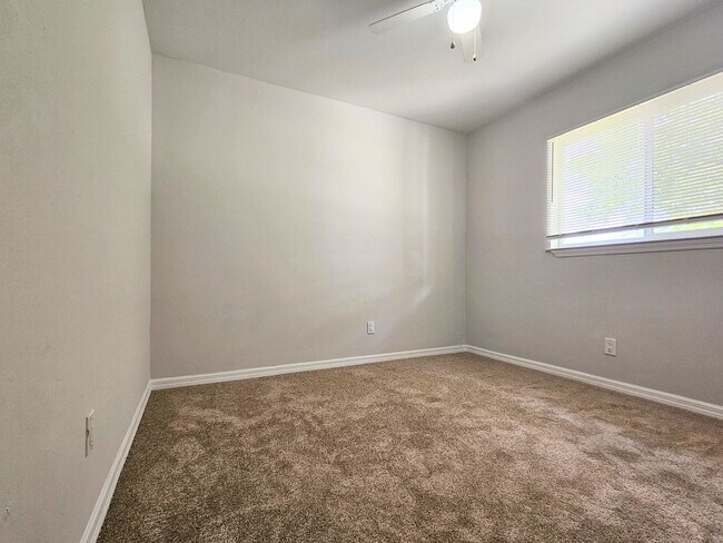 Building Photo - Charming 3-Bedroom Home in Convenient Lehi...