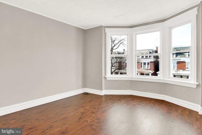 Building Photo - 5 Bedroom in Uptown Hbg - Section 8 accepted.