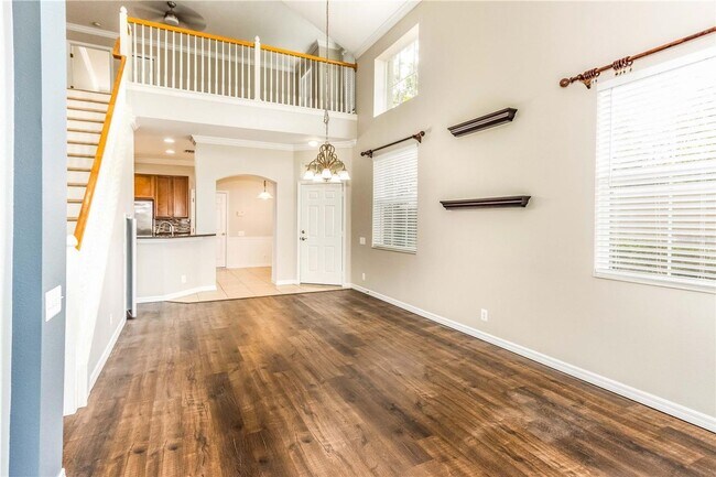 Building Photo - Gated Community Townhome 3br/2.5ba/2 Car G...