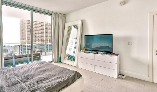 Building Photo - 200 Biscayne Blvd Way