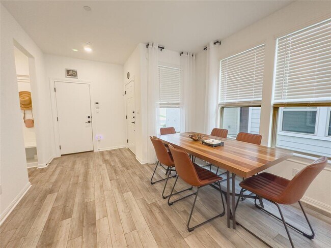 Building Photo - 2725 Woodall Dr