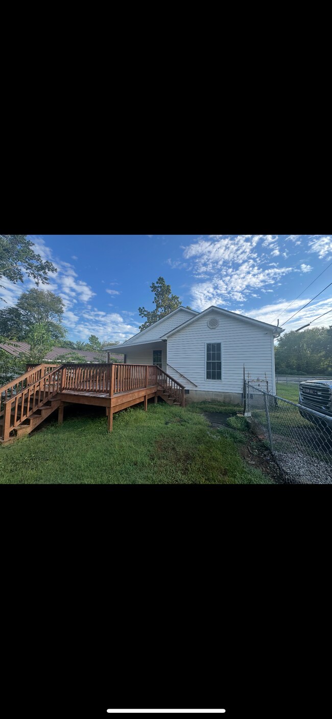 Building Photo - 135 W 14th Ave