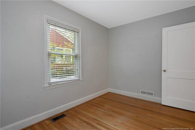 Building Photo - 415 Vista Dr