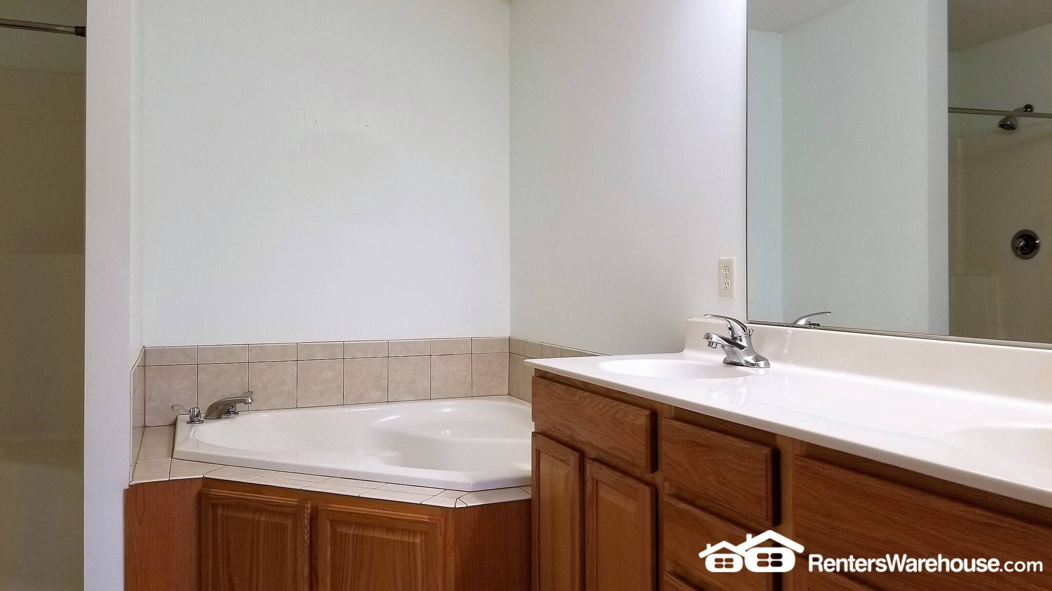 Building Photo - 64 Crown Pointe Curve