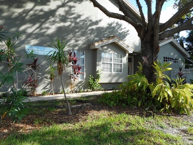 Building Photo - 1717 Arabian Ln