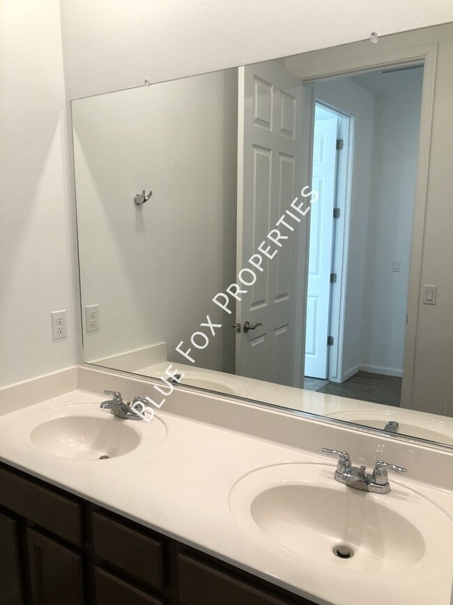 Building Photo - 7349 S Via Casa Bonita