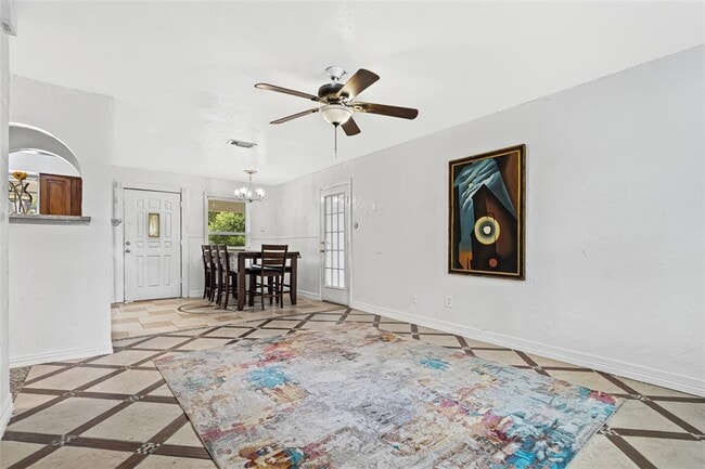 Building Photo - 9104 Glenn Ln