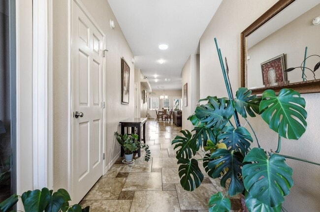 Building Photo - Prestine 4 bedroom home near the Golf Course