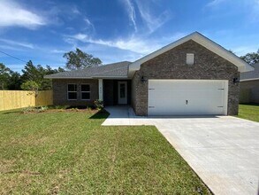 Building Photo - Spacious 3 Bedroom Home in Mary Esther!