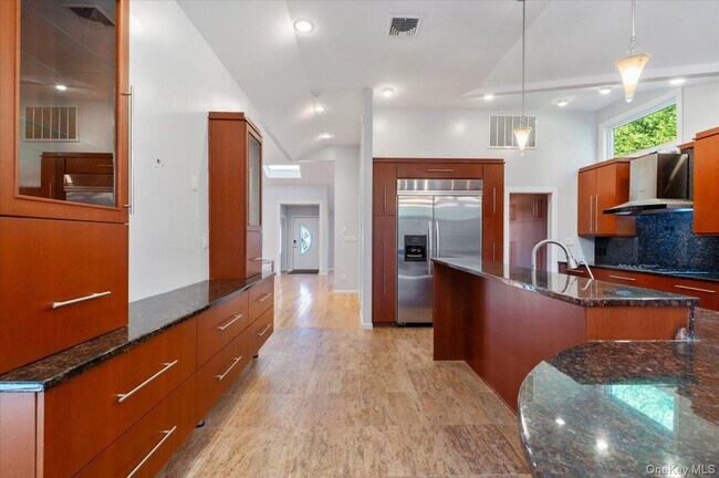 Building Photo - 25 Belmont Dr W