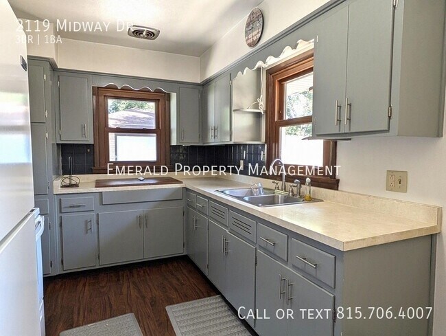 Building Photo - 2119 Midway Dr
