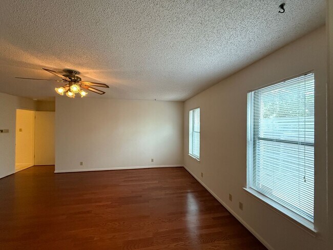 Building Photo - NEAR GOLF COURSE - WELL ESTABLISHED SPICEW...