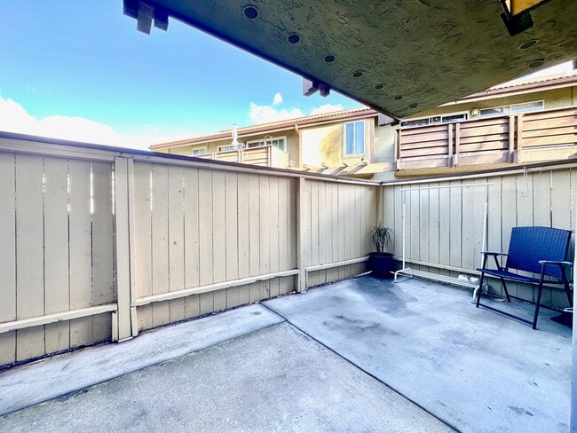 Building Photo - 615 Fredricks Ave