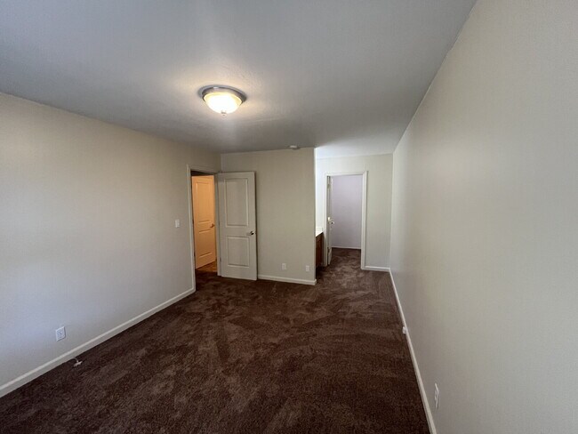 Building Photo - Downstairs 2 bedroom unit with parking and a patio